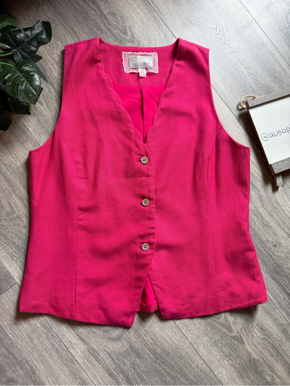 Cupio Hot Pink Sleeveless Button-Front Vest Top w Smocked Back. Size L